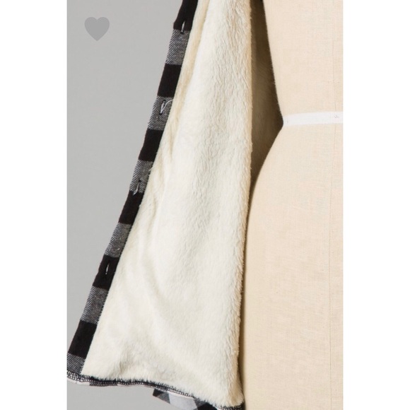 BOUTIQUE CLOSING MAKE AN OFFER - Picture 4 of 8